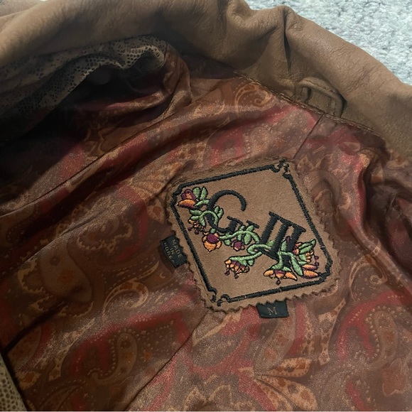 G III Vintage 100% Leather Tan Trench Coat Ornate Floral Detail - Picture 9 of 10